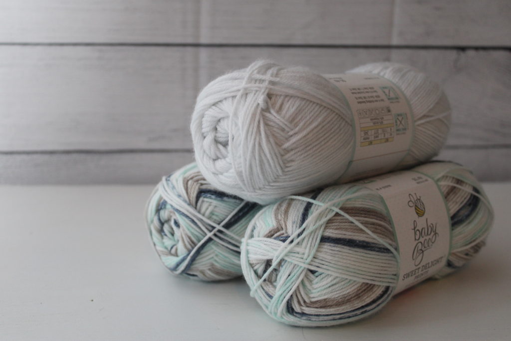 stack of yarn in the colors white, blue and green